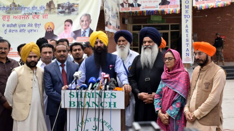 48 Sikh Pilgrims Led by Sardar Gurbachan Singh Arrive in Lahore