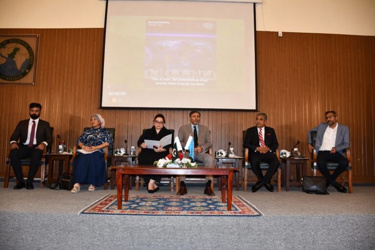 Experts at Institute of Regional Studies Seminar