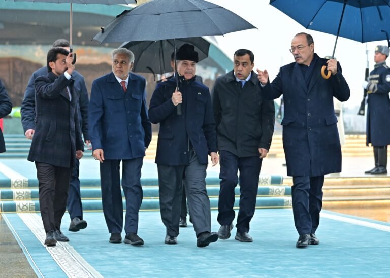 The Prime Minister Shehbaz Sharif was received by Prime Minister of Uzbekistan Abdulla Nigmatovich Aripov