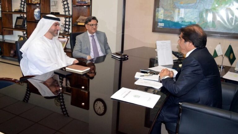 Railways Minister, UAE Envoy Explore Joint Investment Opportunities